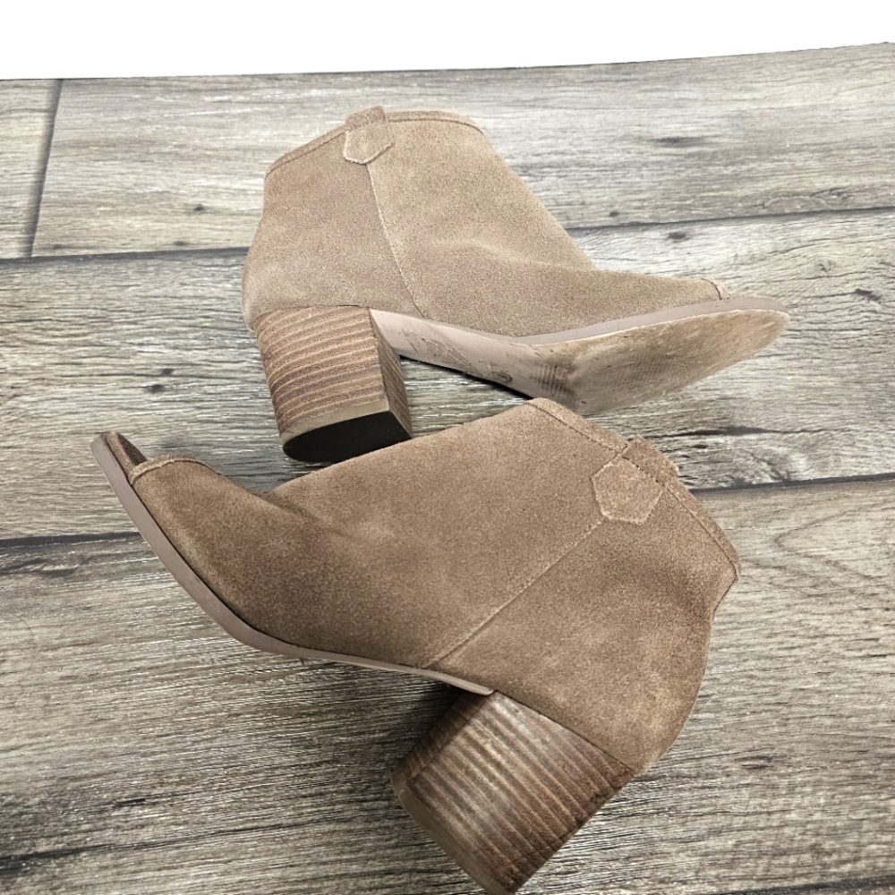 Sole Society‎ Tan Neutral Faux Suede Heeled Booties Minimalist Chic Casual Fall